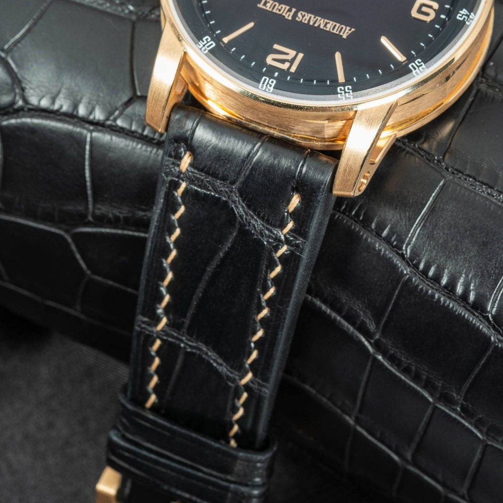 black-alligtor-leather-strap-for-ap-code-11-59-lug.png