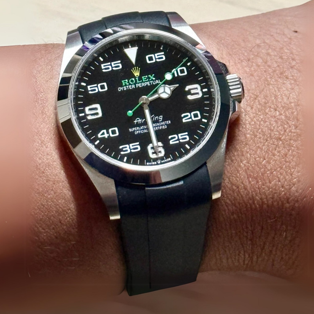 black-deployant-rubber-strap-for-rolex-air-king-on-hand.png