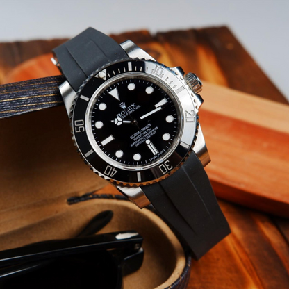 black-deployant-rubber-strap-for-rolex-submariner-on-watch.png