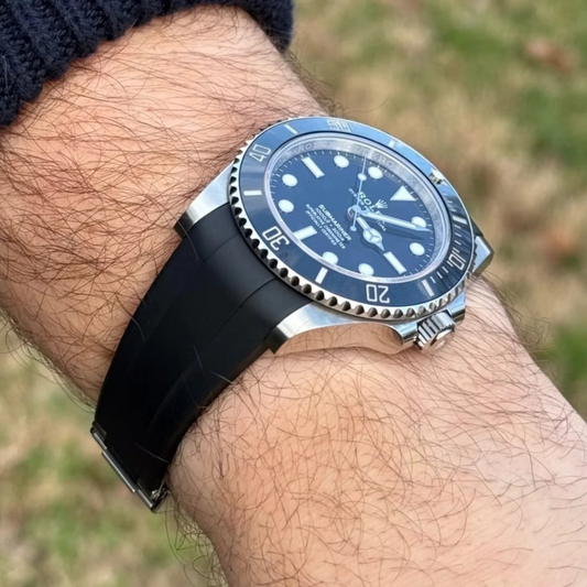 black-deployant-rubber-strap-for-rolex-submariner-onhand.png