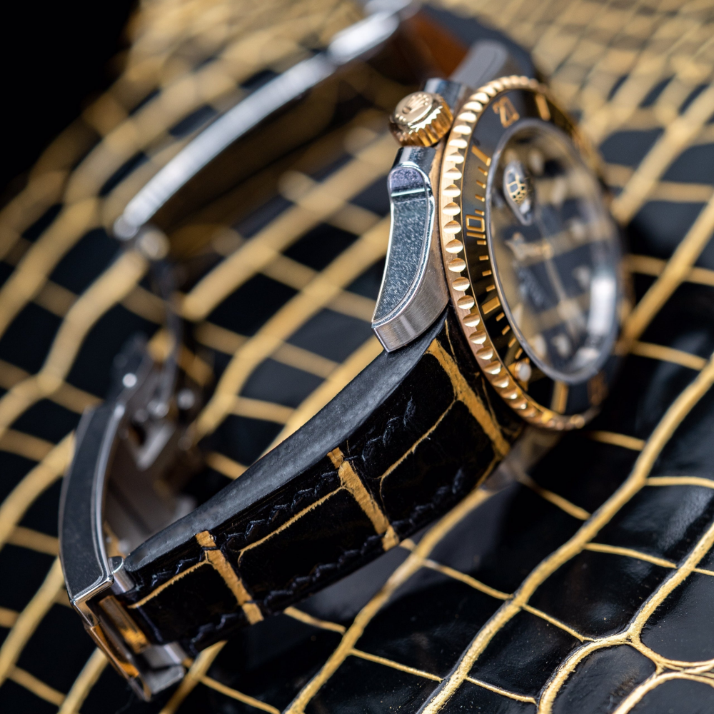 black-gold-alligator-leather-strap-for-rolex-submariner-40mm-black-stitching-detail.png