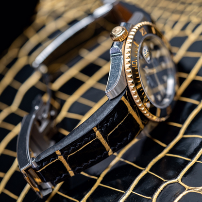 black-gold-alligator-leather-strap-for-rolex-submariner-40mm-black-stitching-detail.png