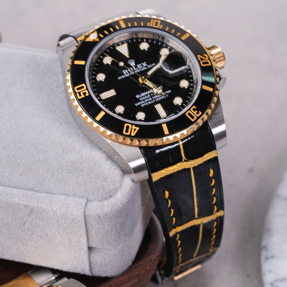 black-gold-alligator-leather-strap-for-rolex-submariner-40mm-yellow-gold-stitching-watch.png