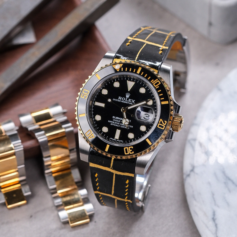 black-gold-alligator-leather-strap-for-rolex-submariner-40mm-yellow-gold-stitching.png