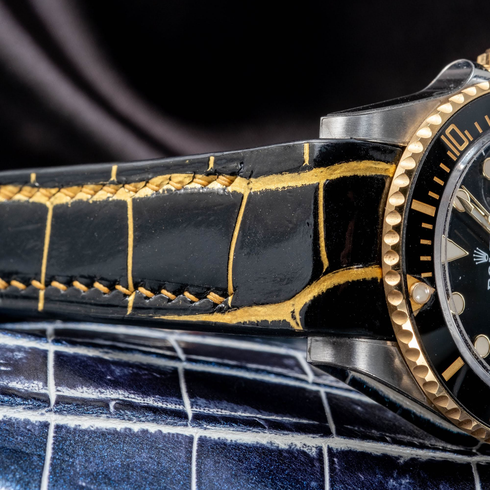black-gold-alligator-leather-strap-for-rolex-submariner-41mm-yellow-gold-stitching-detail.png