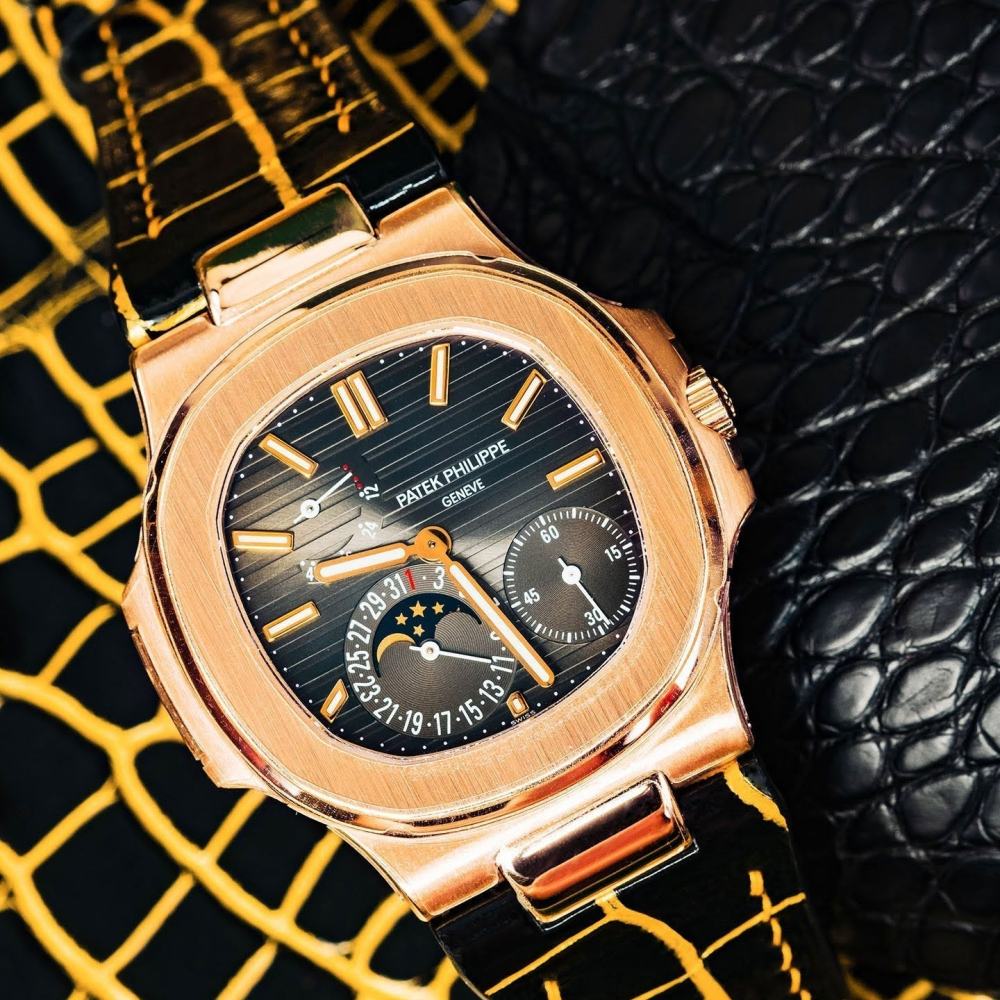 black-gold-alligator-leather-watch-strap-for-Patek-Philippe-Nautilus-5712r-detail.png