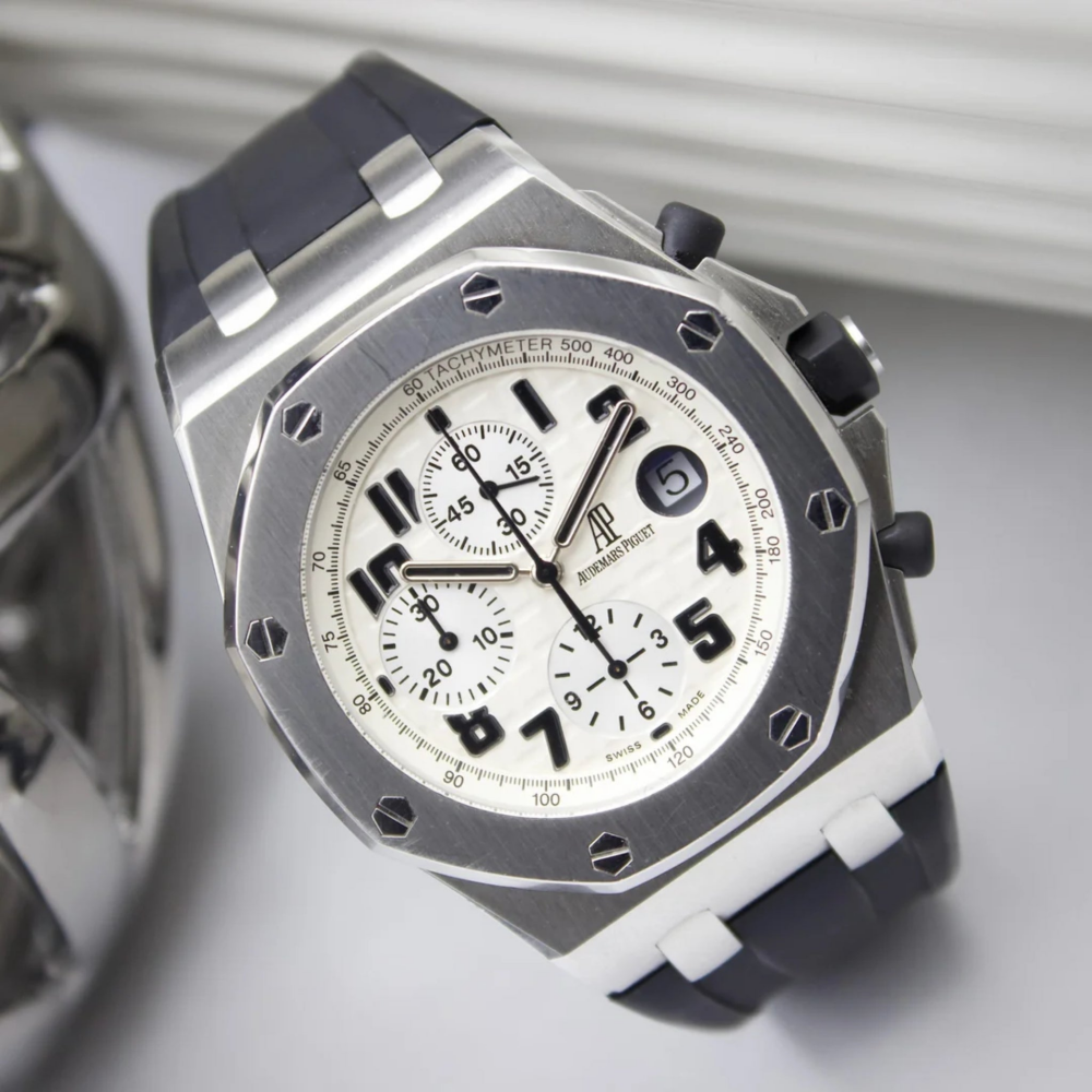 black-rubber-strap-for-all-ap-offshore-42mm-on-watch.png