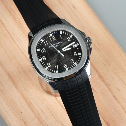 black-rubber-strap-for-patek-philippe-aquanaut-on-watch.png