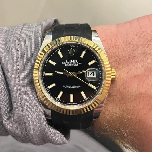 black-rubber-strap-for-rolex-datejust-on-hand.png