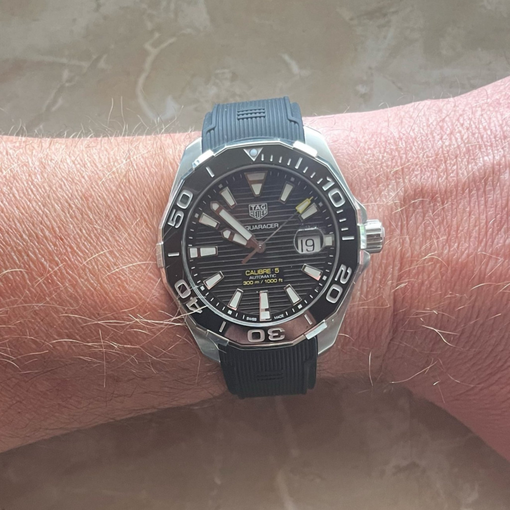 black-rubber-strap-for-tag-heuer-aquaracer-on-hand.png