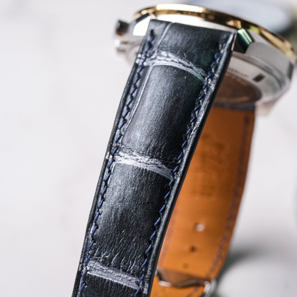 black-silver-alligator-alligator-leather-strap-for-omega-speedmaster-apollo-detail.png