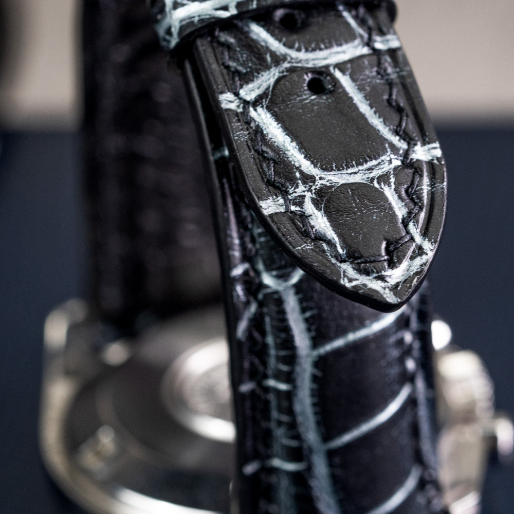 black-silver-alligator-alligator-leather-strap-for-omega-speedmaster-backside.png