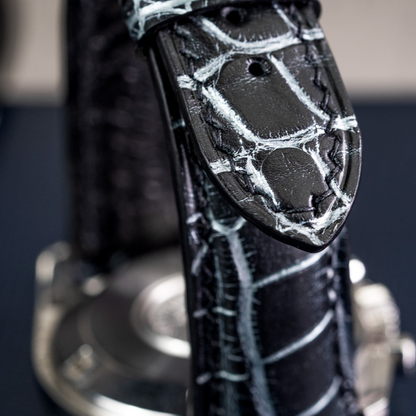 black-silver-alligator-alligator-leather-strap-for-omega-speedmaster-backside.png