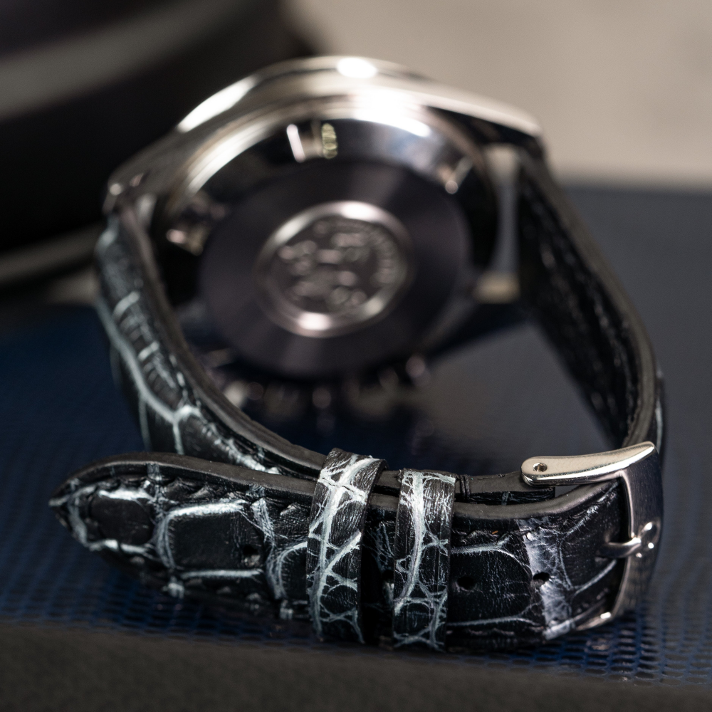 black-silver-alligator-alligator-leather-strap-for-omega-speedmaster-buckle.png