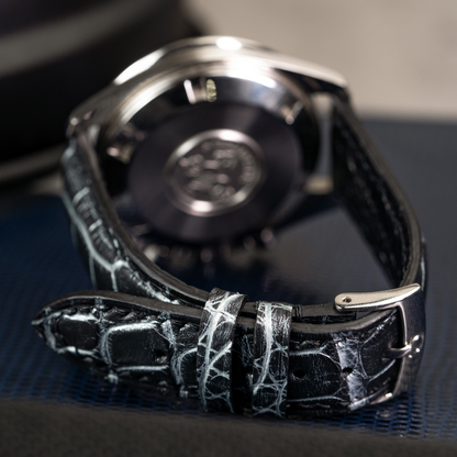 black-silver-alligator-alligator-leather-strap-for-omega-speedmaster-buckle.png