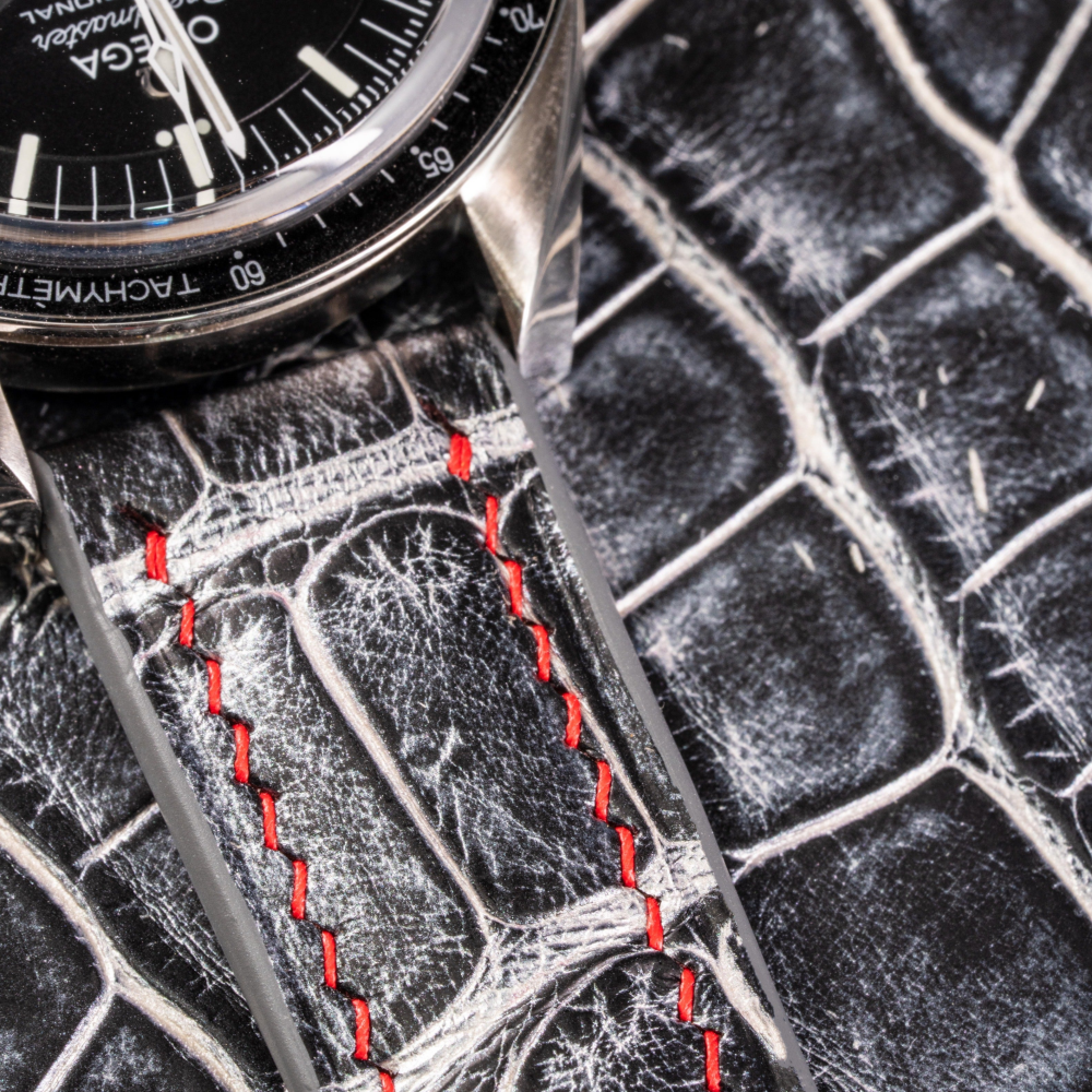 black-silver-alligator-alligator-leather-strap-for-omega-speedmaster-red-stitching-lug.png