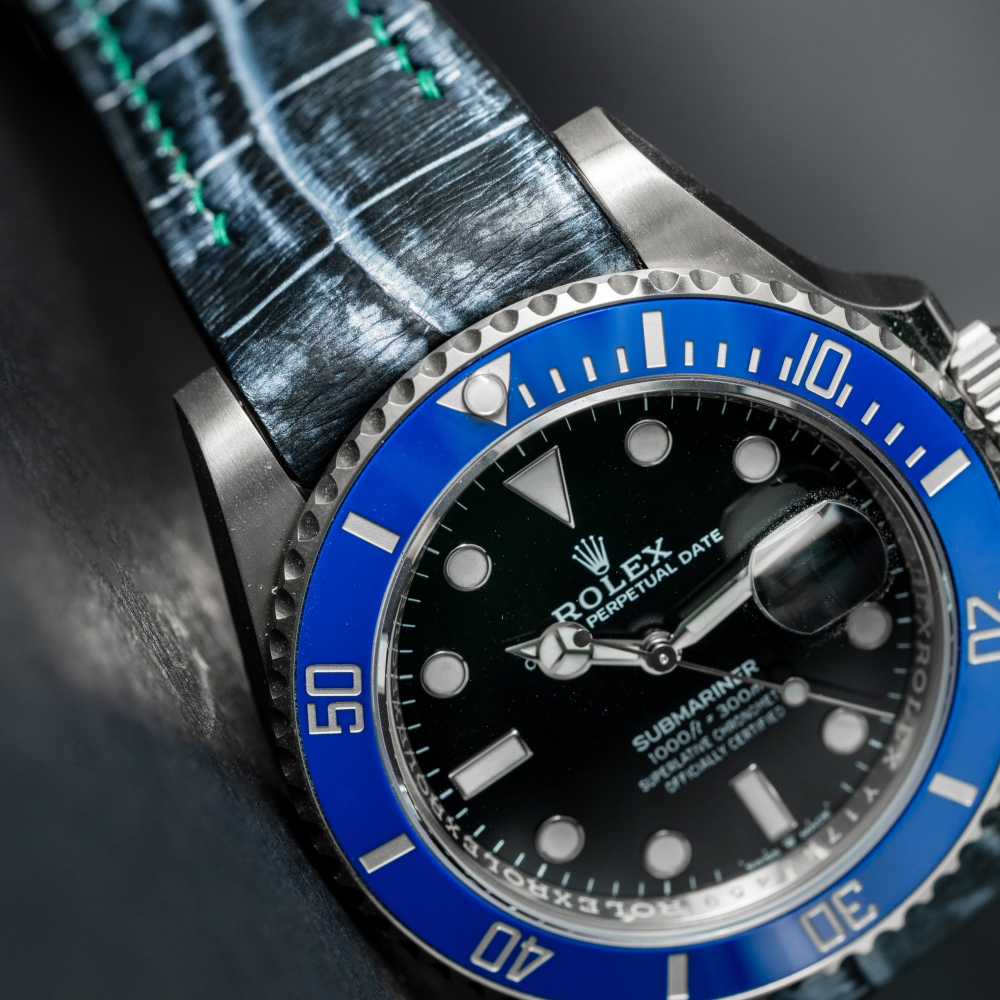 black-silver-alligator-leather-strap-for-rolex-submariner-41mm-green-stitching-lug.png