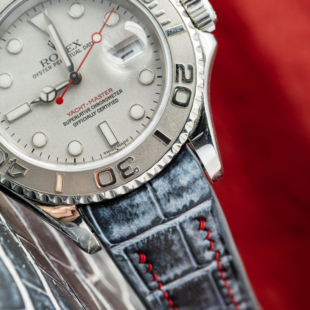 black-silver-alligator-leather-strap-for-rolex-yacht-master-40mm-detail.png
