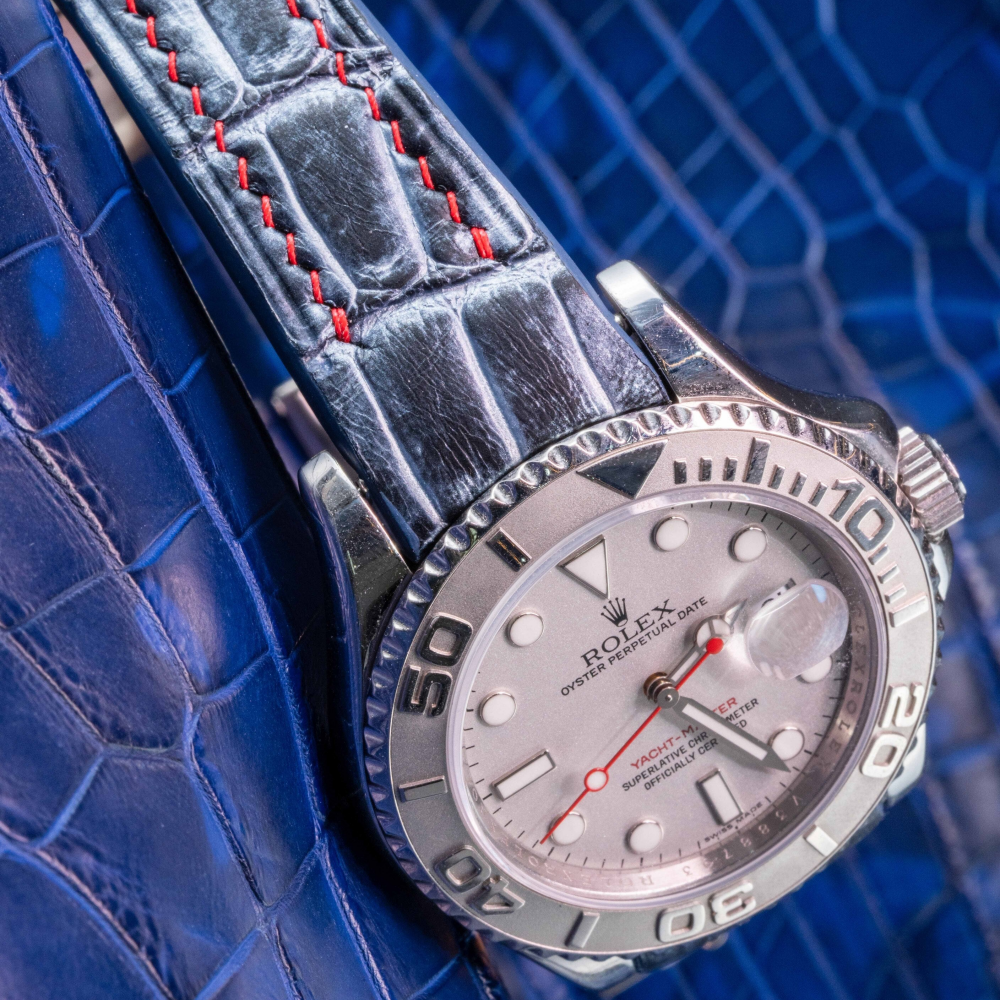black-silver-alligator-leather-strap-for-rolex-yacht-master-red-stitching-lug.png