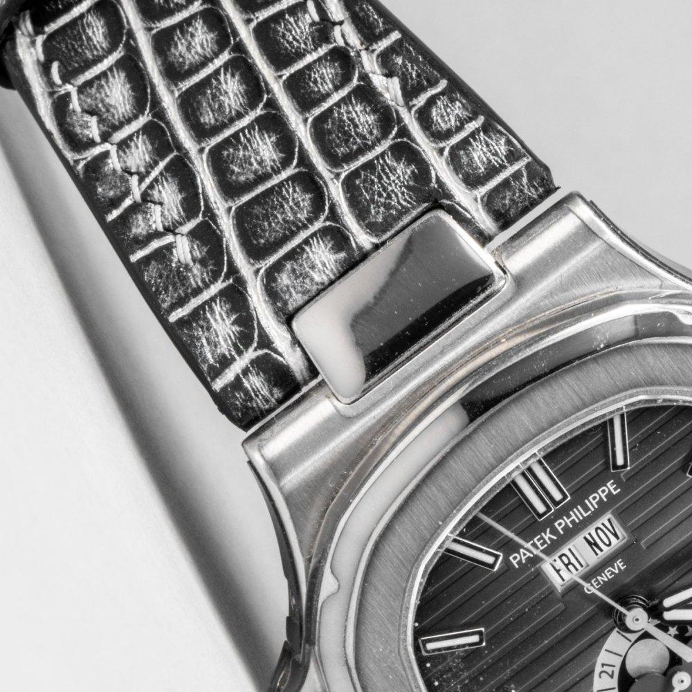 black-silver-alligator-leather-watch-strap-for-Patek-Philippe-Nautilus-5712g-lug.png