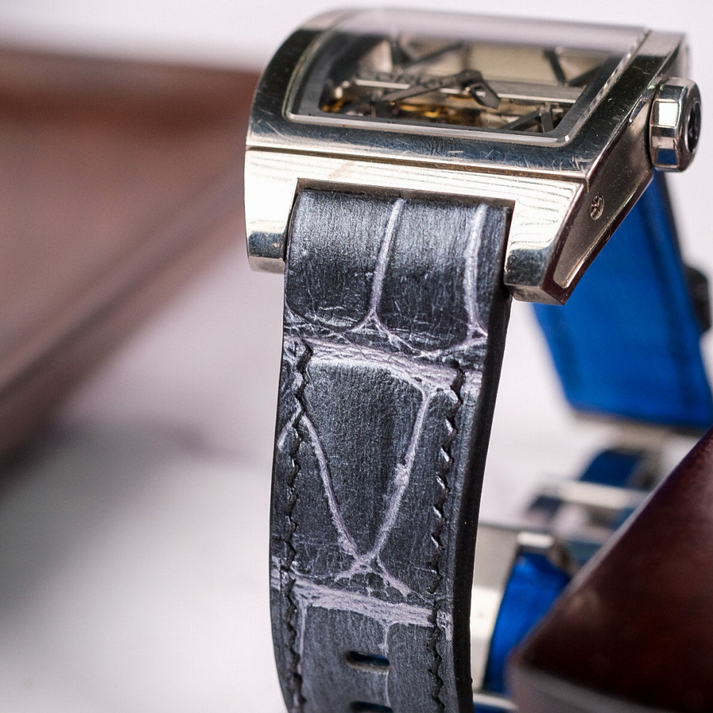 black-silver-alligator-strap-for-corum-ti-bridge-detail.png