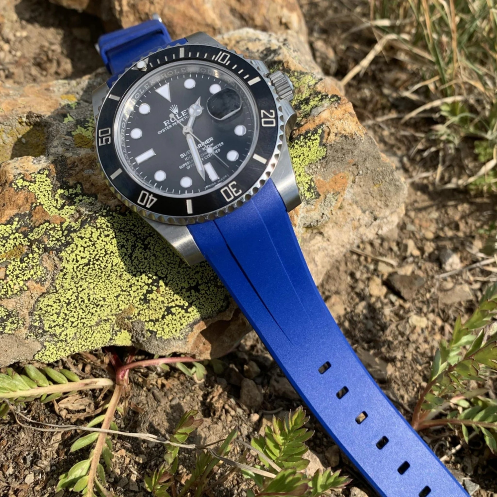 blue-FKM-rubber-strap-for-rolex-submariner-on-watch.png