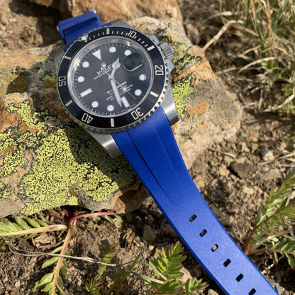 blue-FKM-rubber-strap-for-rolex-submariner-on-watch.png