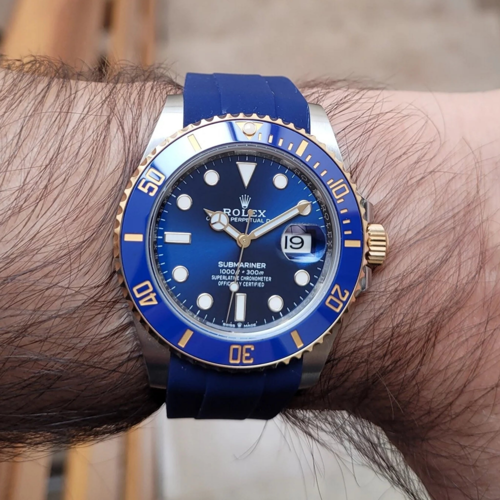 blue-deployant-rubber-strap-for-rolex-submariner-onhand.png