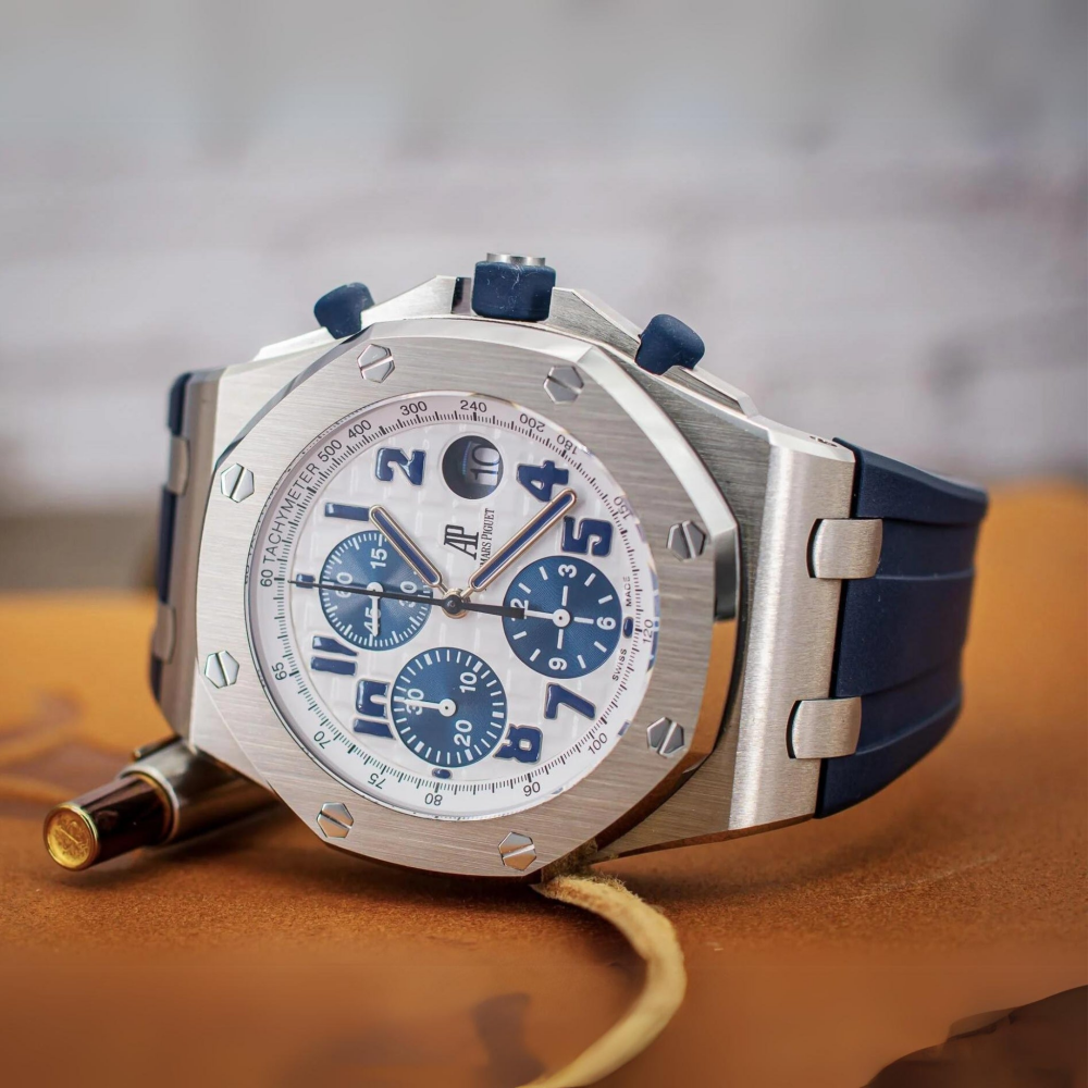 blue-rubber-strap-for-all-ap-offshore-42mm-on-watch.png