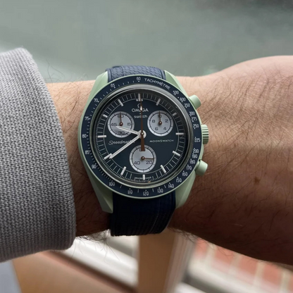 blue-rubber-strap-for-omega-x-swatch-moonswatch-mission-on-earth-on-hand.png