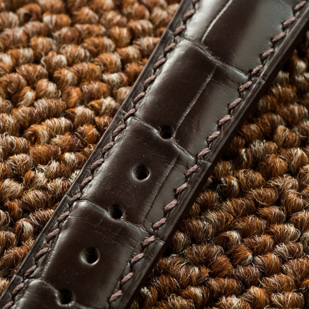 brown-alligator-leather-watch-strap-for-Omega-Speedmaster-Detail.png