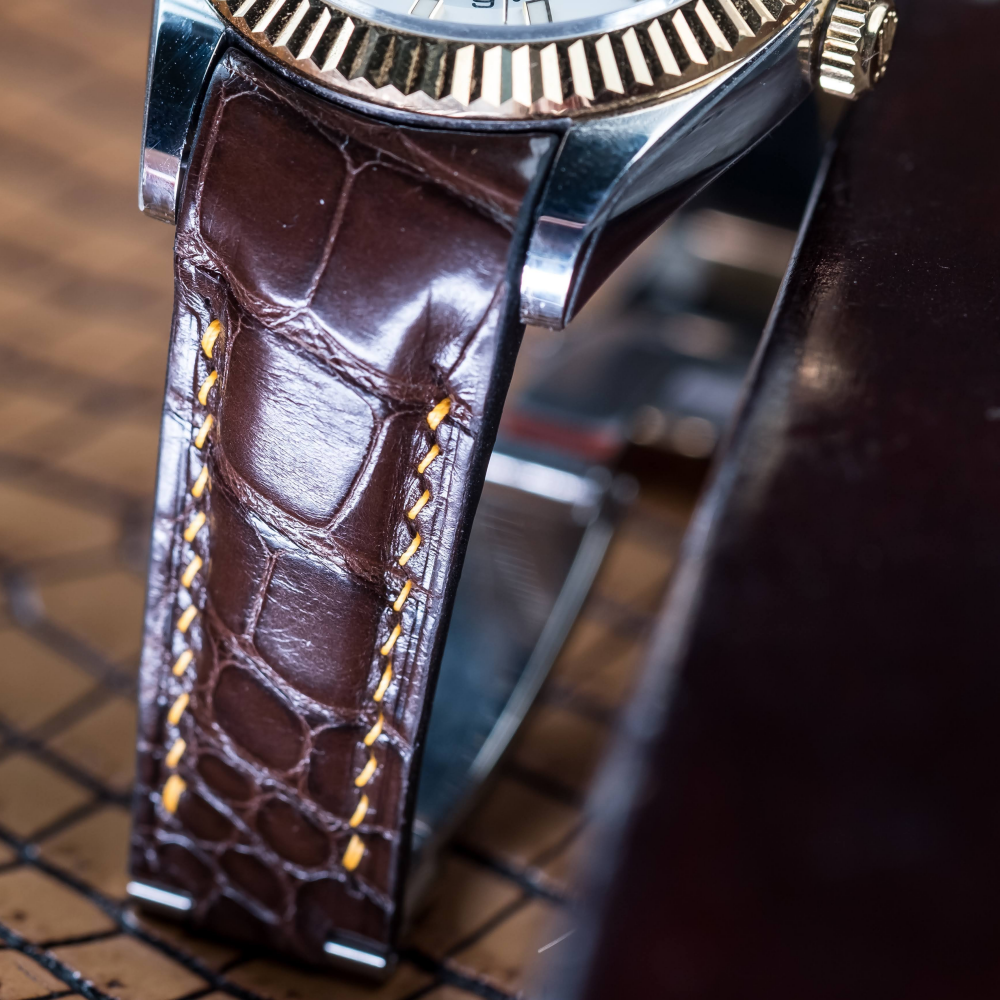 brown-alligator-leather-watch-strap-for-Rolex-Sky-dweller-detail.png