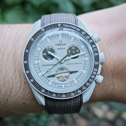 brown-rubber-strap-for-omega-x-swatch-moonswatch-mission-to-Saturn-on-hand.jpg