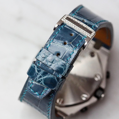 cerulean-blue-alligator-leather-strap-for-ap-royal-oak-shore-42mm-detail.png