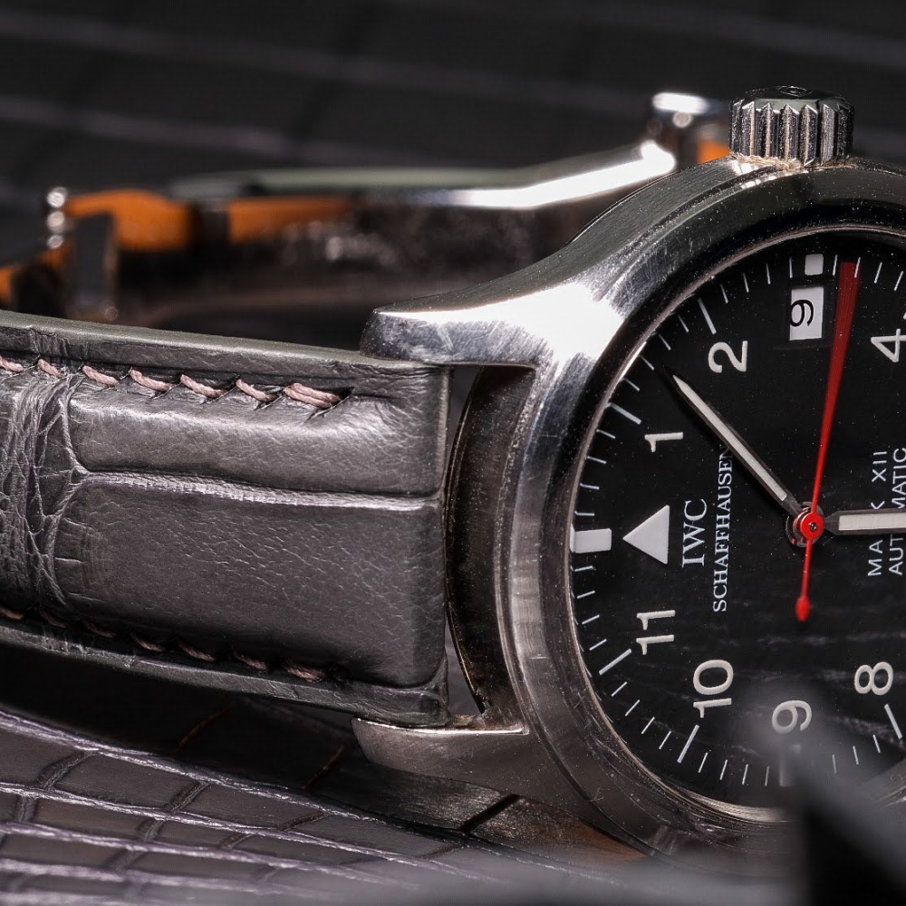 charcoal-grey-alligator-leather-strap-for-iwc-pilot-s-watch-mark-xvii-detail.png