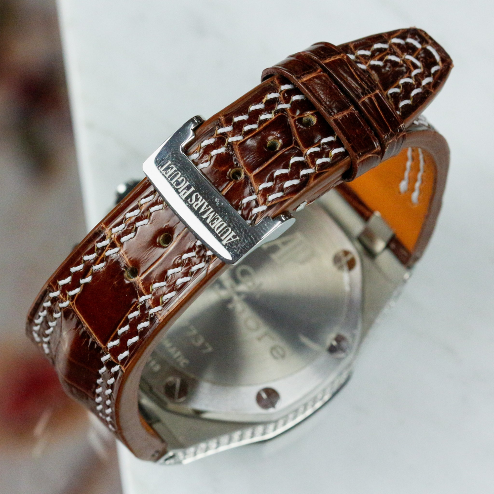 chestnut-brown-alligator-leather-strap-for-ap-royal-oak-shore-42mm-buckle.png