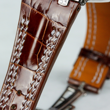 chestnut-brown-alligator-leather-strap-for-ap-royal-oak-shore-42mm-detail.png