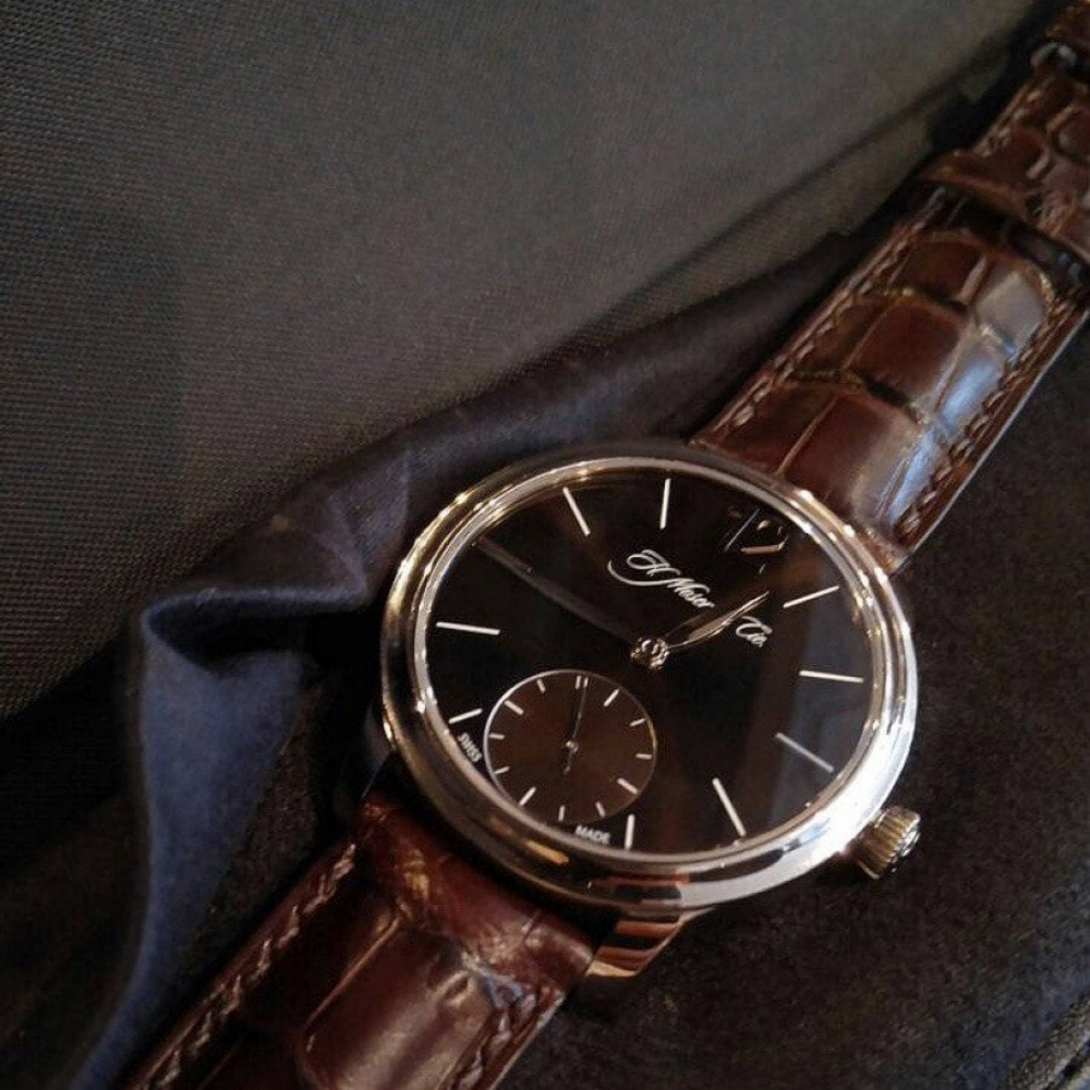 chocolate-brown-alligator-leather-strap-for-h-moser-cie-mayu-detail.png