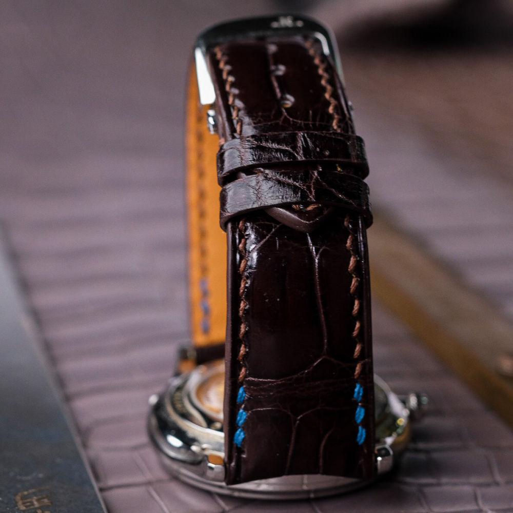 cholocate-brown-alligator-leather-strap-for-jaeger-lecoultre-master-ultra-thin-moon-backside.png