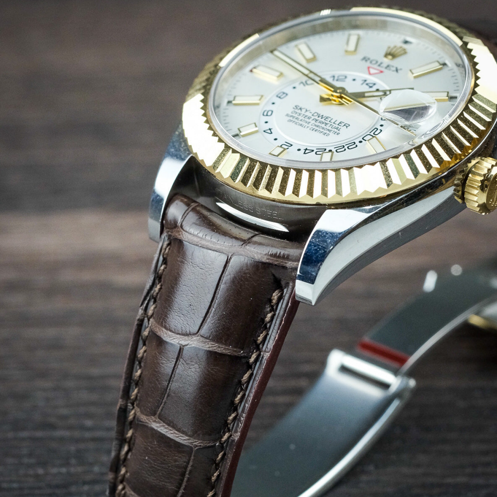 dark-brown-alligator-leather-strap-for-rolex-sky-dweller-detail.png