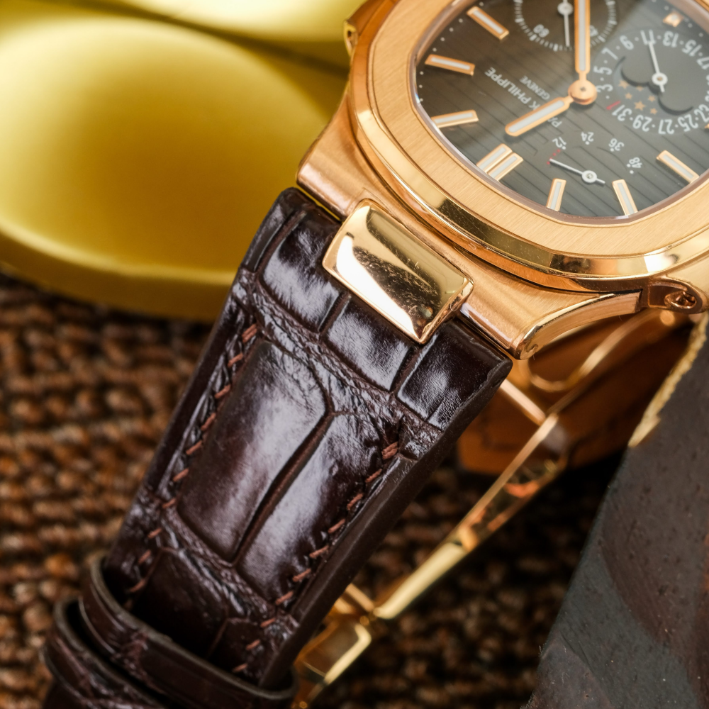 dark-brown-alligator-leather-watch-strap-for-Patek-Philippe-Nautilus-5712r-lug.png