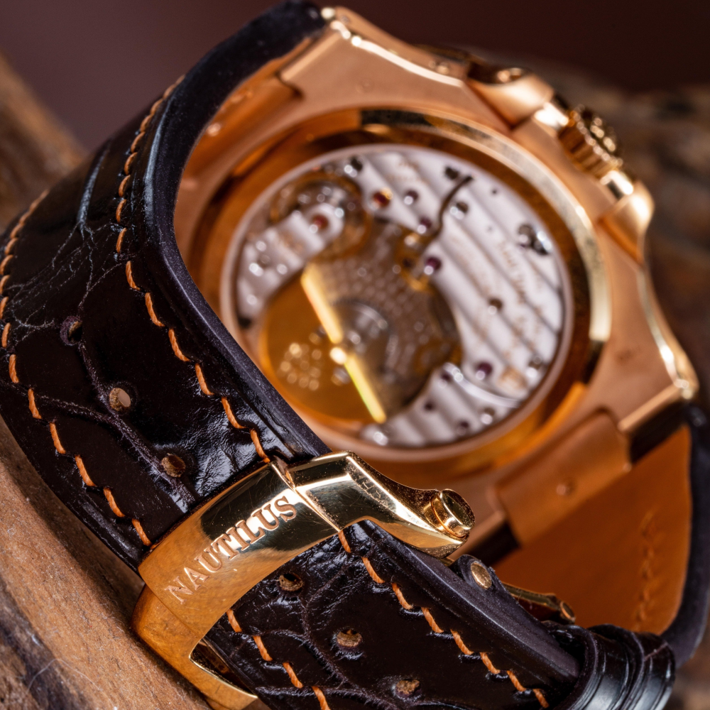 dark-brown-alligator-leather-watch-strap-for-Patek-Philippe-Nautilus-5712r-rosegold-stitching-backside.png