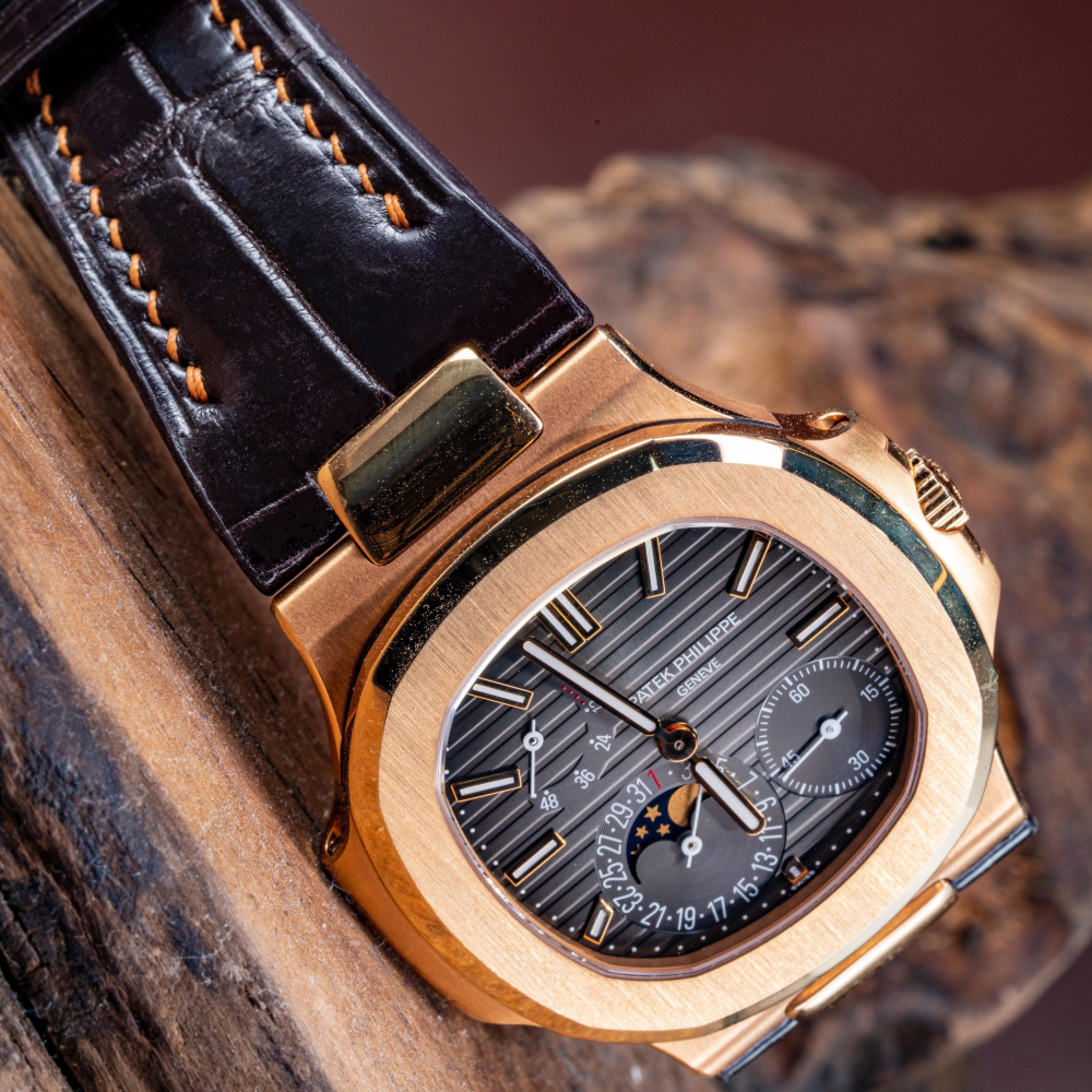 dark-brown-alligator-leather-watch-strap-for-Patek-Philippe-Nautilus-5712r-rosegold-stitching-lug.png