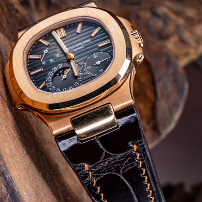dark-brown-alligator-leather-watch-strap-for-Patek-Philippe-Nautilus-5712r-rosegold-stitching-watch.png