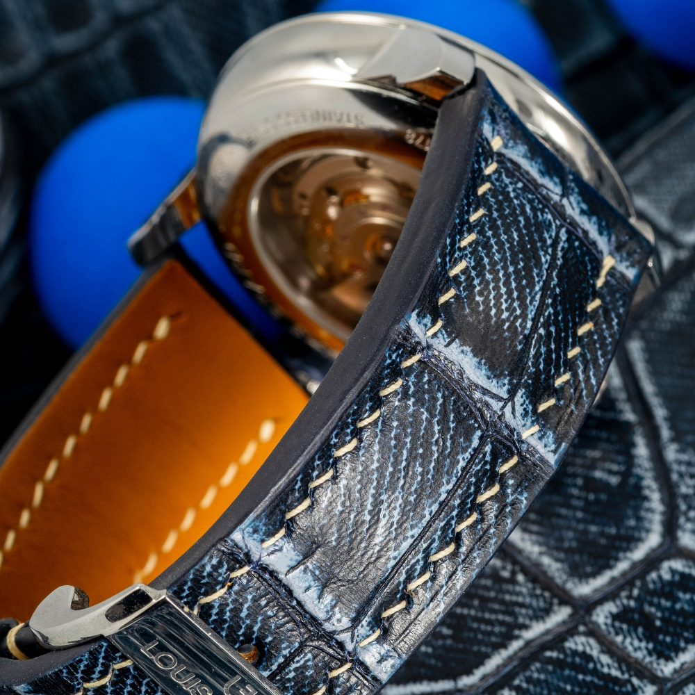 denim-blue-alligator-leather-strap-for-louis-erard-regulateur-louis-erard-x-massena-detail.png