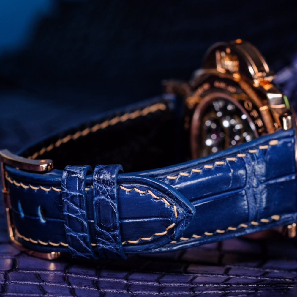 electric-Blue-alligator-leather-watch-strap-for-Panerai-Luminor-rosegold-stitching-detail.png