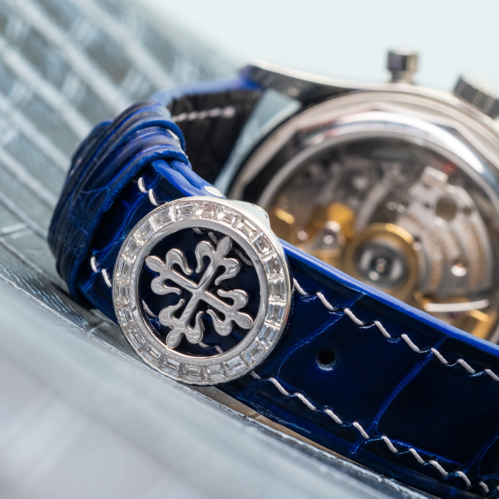 electric-blue-alligator-for-patek-philippe-complications-5961p-annual-calendar-chronograph-backside.png