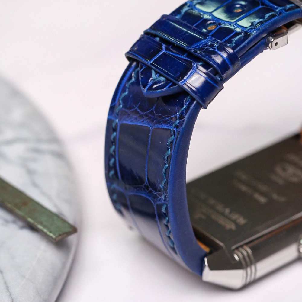 electric-blue-alligator-leather-strap-for-Jaeger-lecoultre-reverso-duo-day-night-detail.png