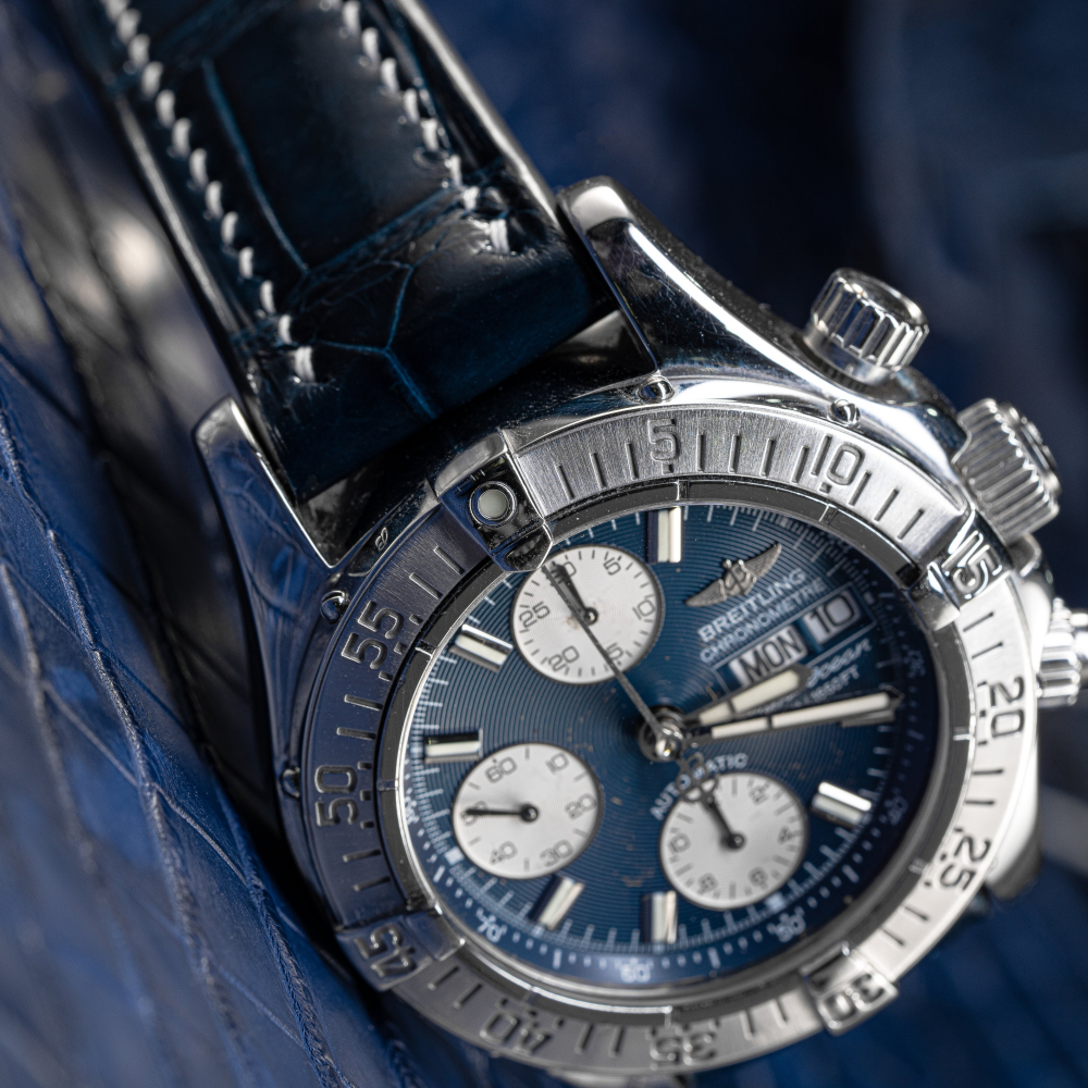 electric-blue-alligator-leather-strap-for-breitling-superocean-detail.png