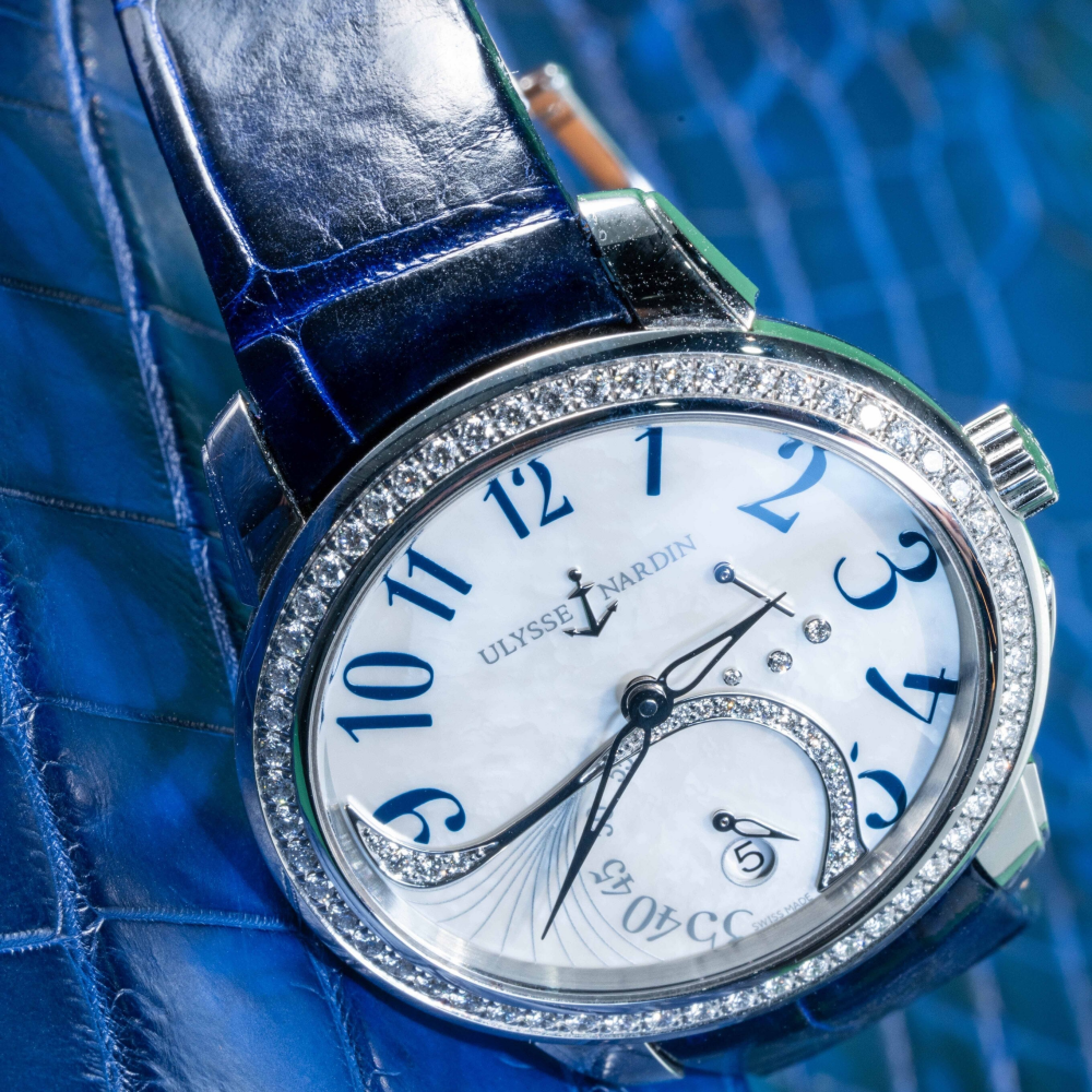 electric-blue-alligator-leather-strap-for-ulysse-nardin-jade-stitchless-detail.png